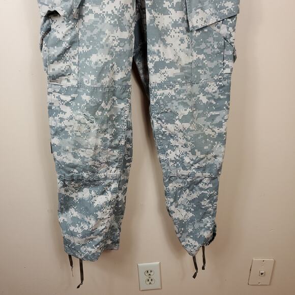Army Digital Camo Cargo Pants with Button Fly Size S - Picture 2 of 12